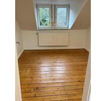 Gemütliche 2-ZKB Dachgeschosswohnung mit Einbauküche – 35 m² – Su - Sulzbach (Saar)