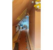 Wohnung 2 12 Zimmer 80 qm unterm Dach Renovierungsbedarf - Nahrendorf