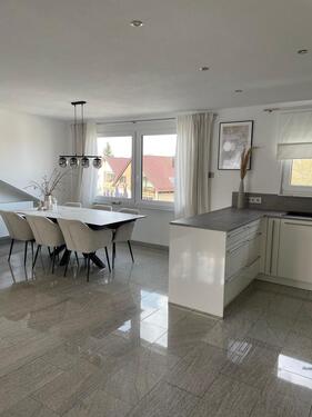 Foto - Hochwertige 3,5-Zi.-DG-Wohnung mit Gaube & Dachterrasse