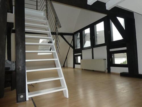 Foto - Helle Dachgeschosswohnung im Altbau mit hoher Decke