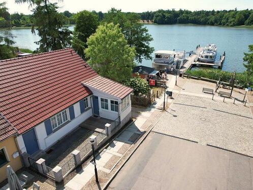 Foto - Kapitänshaus neben dem Schloss Rheinsberg, Brandenburg, Neuruppin