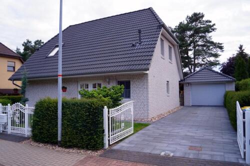 Foto - Einfamilienhaus mit Garage - 1.470,00 EUR Kaltmiete,