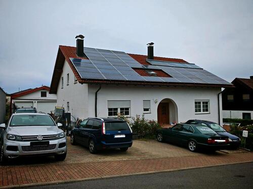 Foto - Einfamielenhaus mit Zwei Einliegerwohnungen