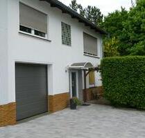 Wohnhaus mit Lagerhallen - 369.000,00 EUR Kaufpreis, ca.  120,00 m² in Bad Zwesten (PLZ: 34596)