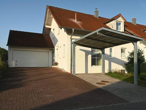 Foto - Massive Doppelhaushälfte (DHH) mit Keller, Garage & Nebengebäude