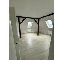 Dachgeschosswohnung mit neuer Einbauküche zu vermieten - Schleswig