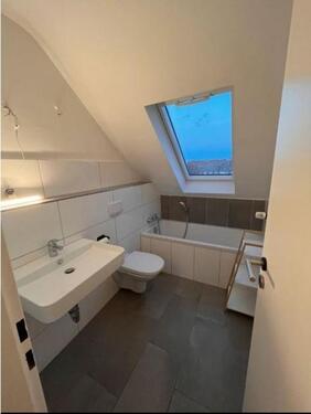 Foto - Helle 3-Zimmer-Dachgeschosswohnung in Aachen-Ost – mit EBK