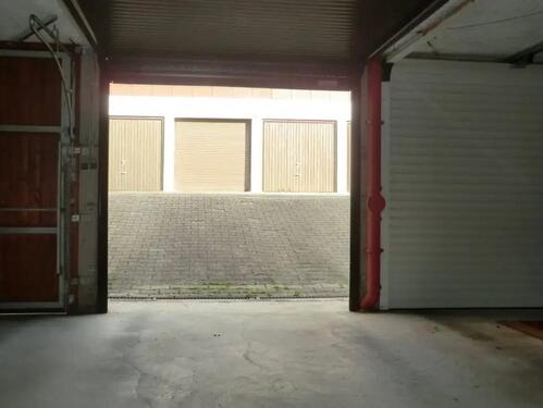 Foto - Garage Stellplatz mit separaten Abstellraum – Ideal für Ihr Auto!