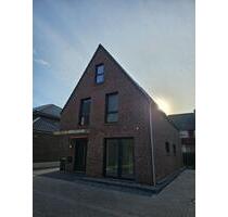 Neubau-Einfamilienhaus in Oldenburg Ofenerdiek – Erstbezug, Wärmepumpe & PV-Anlage modern & bezugsfertig!