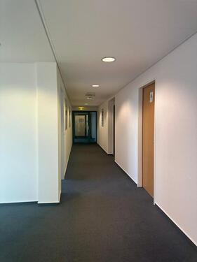Foto - Attraktive Bürofläche mit 3 Stellplätzen in direkter Flughafen