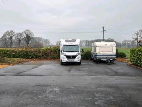 Foto - Stellplatz für Wohnwagen, Wohnmobil usw.
