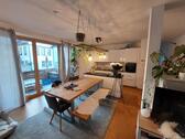 Foto - Große 2 Zi.- Whg, Wü-Rottenbauer, Balkon, EBK, histor. Ambiente