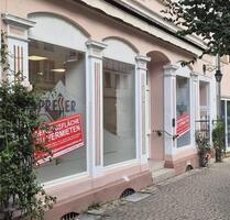 Bühne frei für Ihr Business: Top-Ladenlokal mit in Ottweiler!
