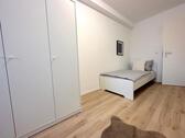 Foto - Freies Zimmer mit eigenem Balkon in moderner 5er-WG in Frankfurt – Coventrystraße 65!