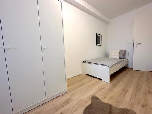 Foto - Freies Zimmer mit eigenem Balkon in moderner 5er-WG in Frankfurt – Coventrystraße 65!