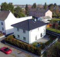 Modern. Großzügig. Bezugsfrei. 5-Zimmer Einfamilienhaus mit Einbauküche, Garten & Doppelgarage - Euskirchen Dom-Esch