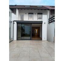 Reihenmittelhaus mit Garten, kernsaniert in Stuttgart Bergheim