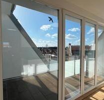 TOP Dachgeschosswohnung mitten über den Dächern Berlins.