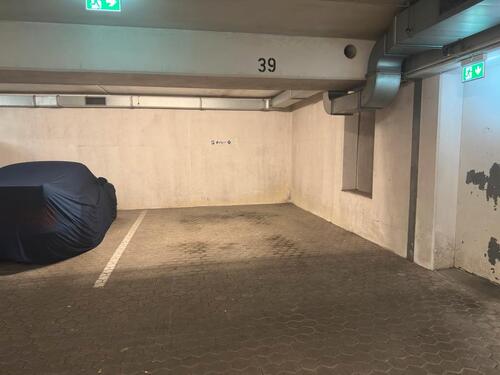 Foto - Tiefgaragenstellplatz ca. 5,3x3,7 m in Dülkenstr. zu vermieten