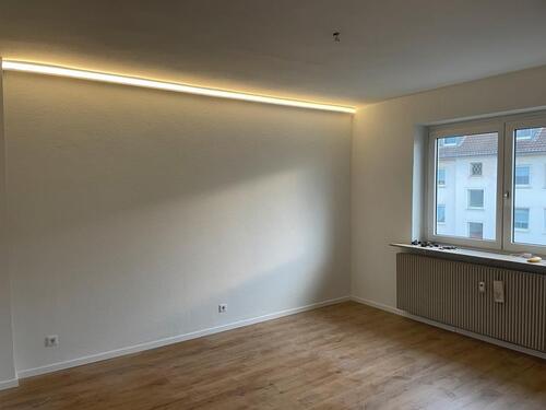 Foto - Frisch renovierte 2,5 Zimmer Wohnung mit Einbauküche und Balkon