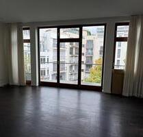 Exklusive 2-Zimmer Dachgeschosswohnung in Berlin-Mitte