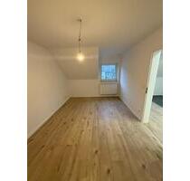 Große 2,5 Zimmer DG-Wohnung in Altenessen -Ideal für Pärchen