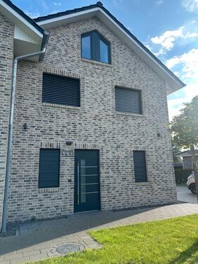 Foto - Doppelhaushälfte zur Miete - 1.800,00&nbsp;EUR Kaltmiete, ca.&nbsp; 125,00&nbsp;m&sup2;