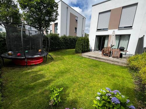 Foto - Modernes KfW40-Doppelhaus mit Garten & Carport – von Privat