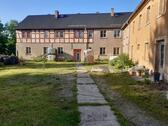 Foto - 3 Seiten Hof mit großem Grundstück am Dorfrand