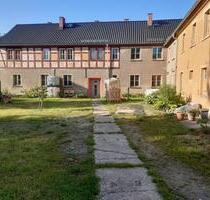 3 Seiten Hof mit großem Grundstück am Dorfrand - Ronneburg