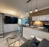 2 Zimmer + Schlafboden mit XXL-Terrasse und großer Einbauküche - Berlin Treptow-Köpenick 2 Zimmer + Schlafboden mit XXL-Terrasse und großer Einbauküche - Berlin Treptow-Köpenick