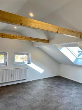 Foto - Wohnung DG - 10,00&nbsp;EUR Kaltmiete, ca.&nbsp; 65,00&nbsp;m&sup2;
