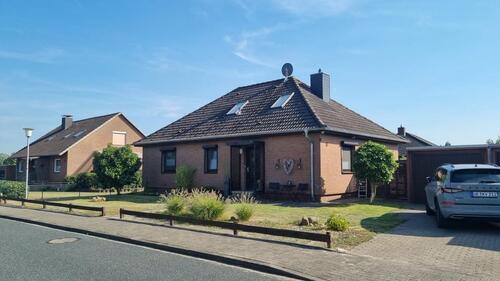 Foto - Attraktiver Walmdachbungalow mit viel Potenzial!