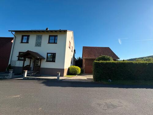 Foto - Ein- bis Zweifamilienhaus mit Scheune und Garten in schöner Lage
