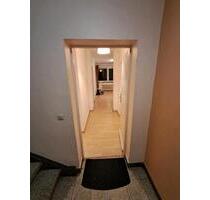 Freundliche 4-Zimmer-Wohnung mit Balkon in Frankfurt-Niederursel. - Frankfurt am Main Nord-West