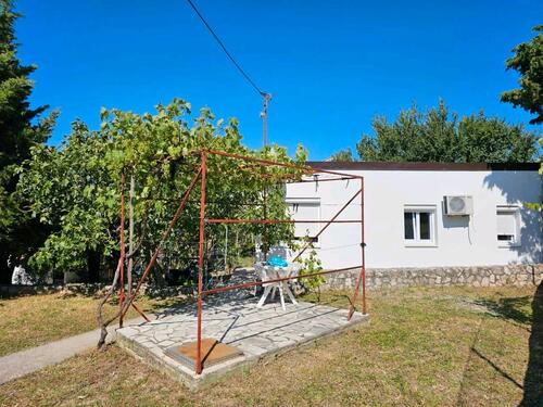 Foto - Legales Haus in Montenegro zu verkaufen.