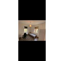 Helles günstiges Zimmer - 300,00&nbsp;EUR Kaltmiete, ca.&nbsp; 10,00&nbsp;m&sup2; in Wettenberg (PLZ: 35435)