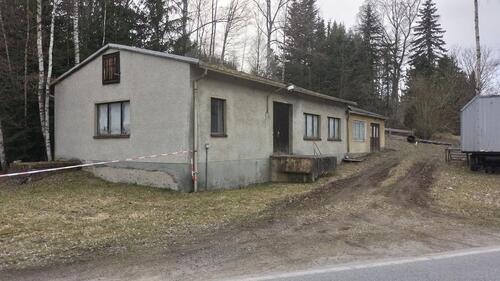 Foto - Grundstück ca. 1000 qm. kl. Werkstattgebäude große Doppelgarage