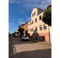 Großes Zweifamilienhaus. 1 Std bis Berlin. Garagen. Großer Garten - Tangerhütte