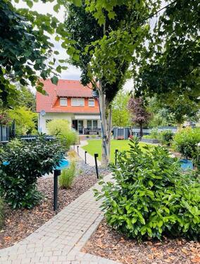 Foto - Mehrfamilienhaus mit großem Garten & Swimmingpool in Neu Staffel