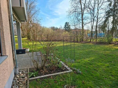 Foto - Ruhige, ebenerdige 2-Zimmer-Wohnung mit Terasse und Garten