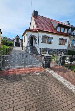 Foto - Einfamilienhaus mit 2 Garagen und Garten zu verkaufen, TOP!