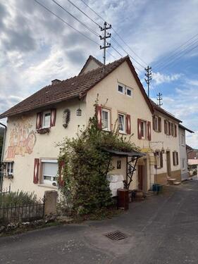 Foto - Kleines Haus mit niedrigen Decken, Fachwerk in Distelhausen