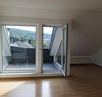 Provisionsfrei von privat: ausgebaute 3 Zi. DG Wohnung mit Loggia - Wuppertal Gemarkung Langerfeld