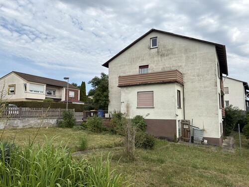 Foto - Großes Zweifamilienhaus mit Garten in Alten-Buseck