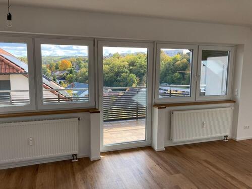 Foto - Helle neu modernisierte 3-Zimmer-Dachgeschosswohnung mit Loggia