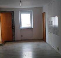 Hemsbach, 2,5 Zi. Küche, Bad. 2 Kämmerchen. Parkplatz, Aussenpl.