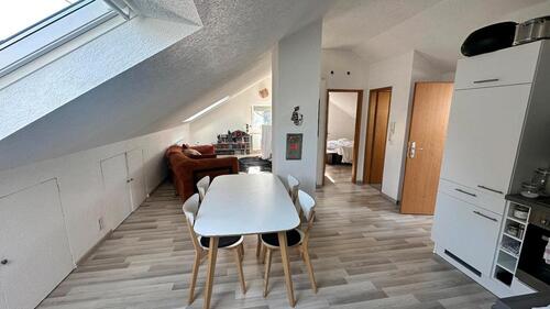 Foto - Helle 2- Zimmer DG-WOHNUNG - 650,00&nbsp;EUR Kaltmiete, ca.&nbsp; 46,00&nbsp;m&sup2;