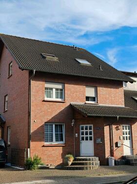 Foto - Großes Einfamilienhaus mit Einliegerwohnung