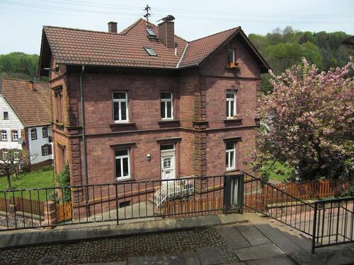 Foto - Altes Pfarrhaus in der Pfalz: 5 ZK (m. EBK), 2 Bäder, Keller etc.